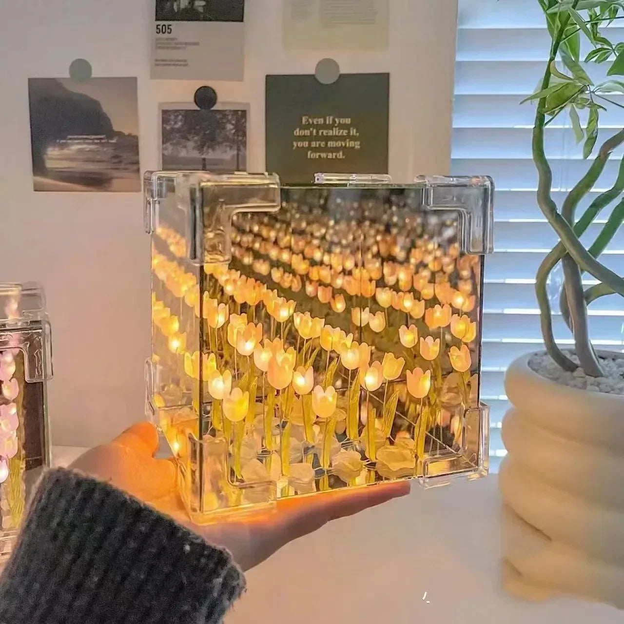 TulipMirror ™ -  Elegant Lamp.